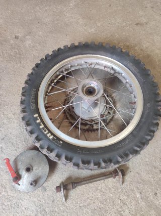 Rueda Montesa Enduro con portazapatas y Eje