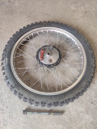 Rueda Montesa Enduro con portazapatas y Eje