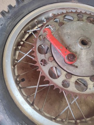Rueda Montesa Enduro con portazapatas y Eje
