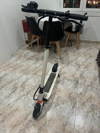 Patinete eléctrico Joyor - Rueda delantera dañada