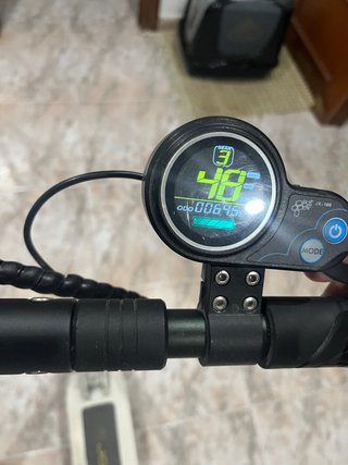Patinete eléctrico Joyor - Rueda delantera dañada