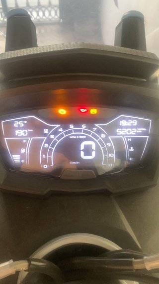 Aprilia SR GT 125 Negra y Roja