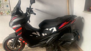 Aprilia SR GT 125 Negra y Roja