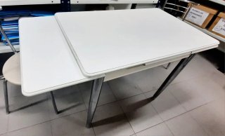 Mesa cocina con 2 sillas y taburete