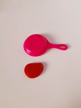 padella e bistecca di Barbie