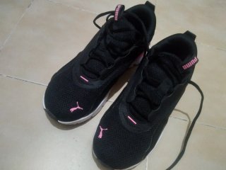 Zapatillas deportivas Puma negras y rosas