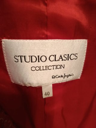 Traje chaqueta mujer rojo y dorado