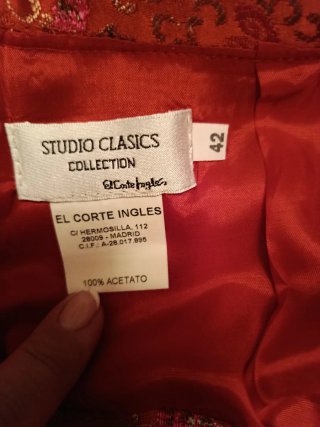Traje chaqueta mujer rojo y dorado