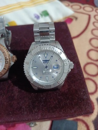 Reloj Invicta Dorado y Plateado