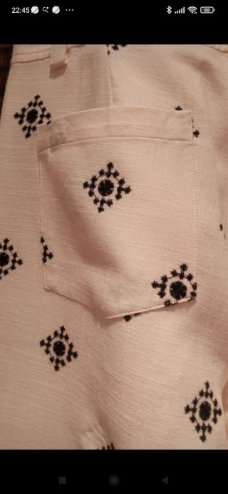 Pantalón Zara blanco bordado geométrico