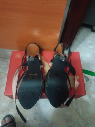 Zapatos de plataforma Kylie negros y dorados