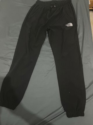 Chaqueta The North Face Negra con Capucha