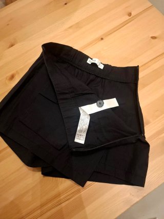 Falda pantalón negra con bolsillos
