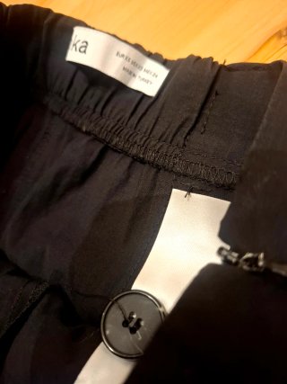Falda pantalón negra con bolsillos