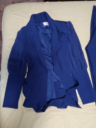 Traje de chaqueta y pantalón azul