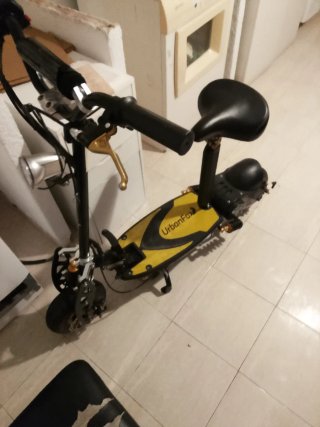 Patinete eléctrico UrbanFox con asiento