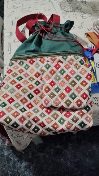 Bolso de mano con bolsillo exterior