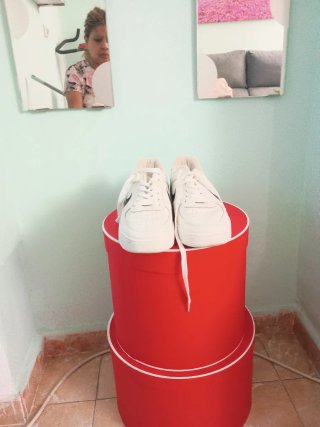 VENDO ZAPATILLAS DEPORTIVAS COLOR BLANCAS 38 NIKE