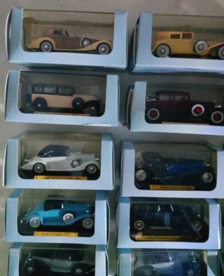Collezione auto d'epoca in Metallo