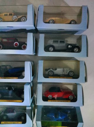 Collezione auto d'epoca in Metallo