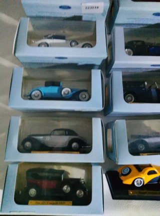 Collezione auto d'epoca in Metallo