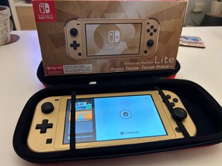 Nintendo Switch Lite Edición Hyrule Dorada