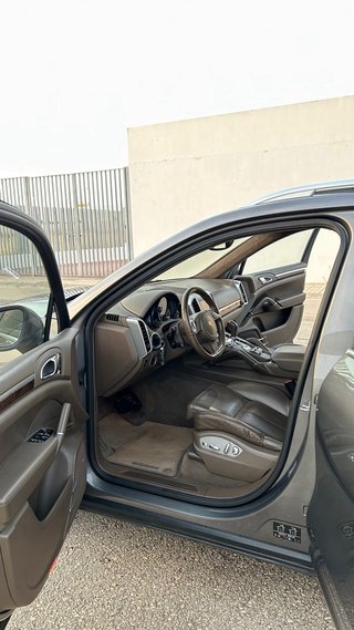 Porsche Cayenne 2012 Full Extras