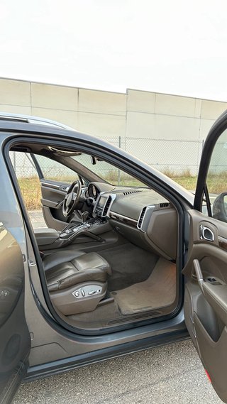 Porsche Cayenne 2012 Full Extras