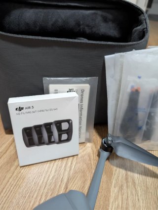DJI Air3 Fly More Combo + RC 2 con pantalla+Extras