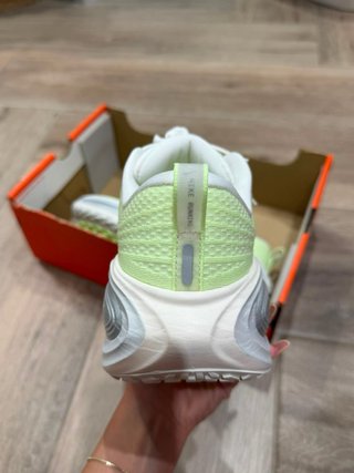 Nike Vomero Plus Verde/Argento