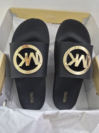 Chanclas Michael Kors Negras y Doradas Nuevas