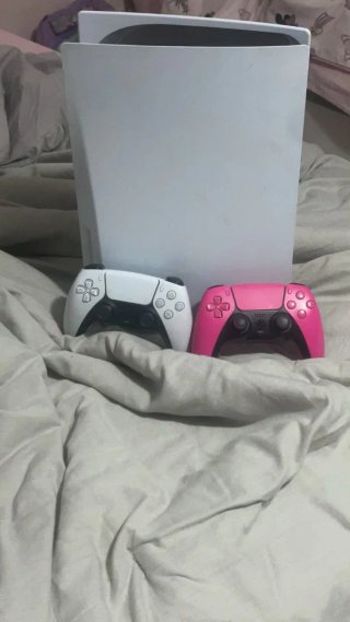 Consola PS5 + 2 Mandos (Blanco y Rosa)