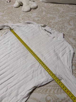Top blanco de manga corta acanalado