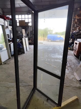 Puerta de aluminio para balcón