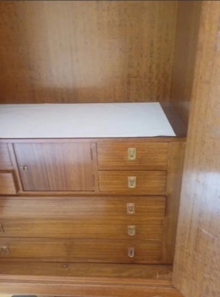 Últimos dias  Armario de madera maci