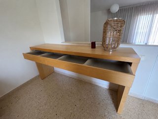 Tocador de madera con cajones