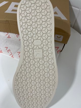 Zapatillas Veja Blancas y Doradas Talla 41