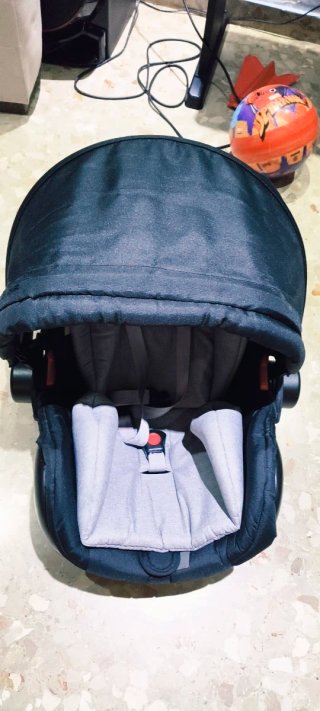 Silla coche bebé gris