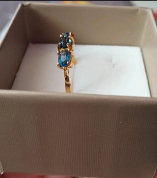 Anello vintage oro con pietre blu topazio