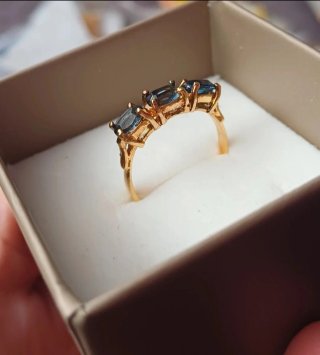 Anello vintage oro con pietre blu topazio