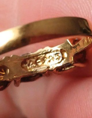 Anello vintage oro con pietre blu topazio