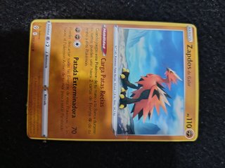Urshifu Golpe Fluido V 220 HP Carta Pokémon
