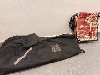 Suzuki Burgman 125cc con Manta Tucano y Cascos