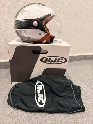 Suzuki Burgman 125cc con Manta Tucano y Cascos