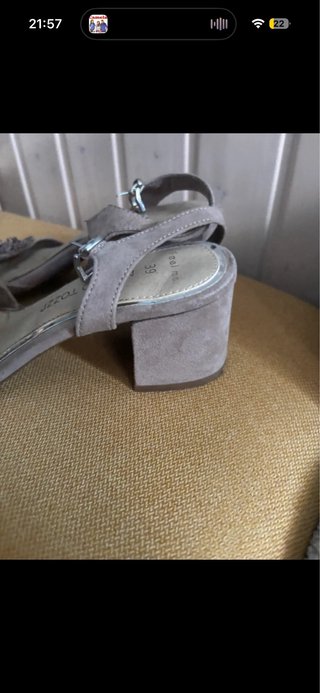 Sandalias Marco Tozzi Beige con Pompones