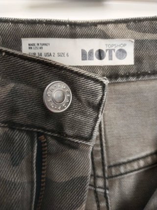 Minifalda Topshop militar camuflaje