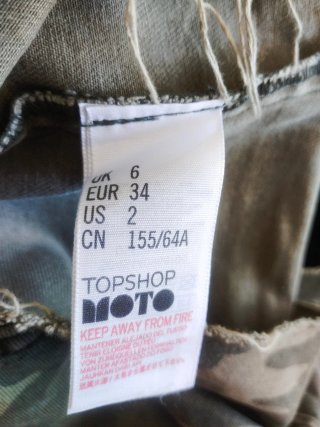 Minifalda Topshop militar camuflaje