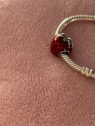 Charm de fresa