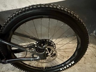Bicicleta Eléctrica Montaña Negra