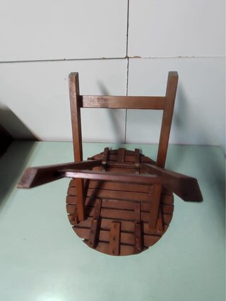 Tavolo pieghevole rotondo in legno